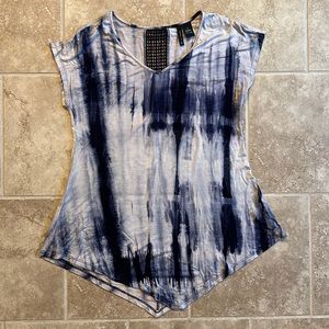 3/$12 ✨ Comfy tee 🦋